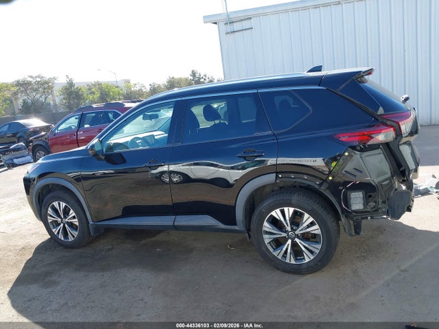 5N1AT3BB3MC815627 Nissan Rogue Sv Intelligent Awd