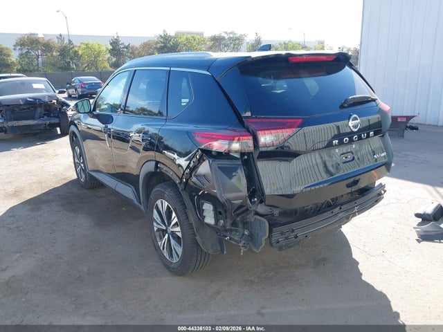 5N1AT3BB3MC815627 Nissan Rogue Sv Intelligent Awd
