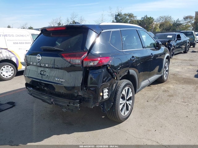 5N1AT3BB3MC815627 Nissan Rogue Sv Intelligent Awd