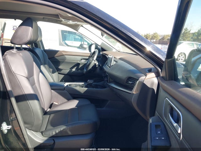 5N1AT3BB3MC815627 Nissan Rogue Sv Intelligent Awd