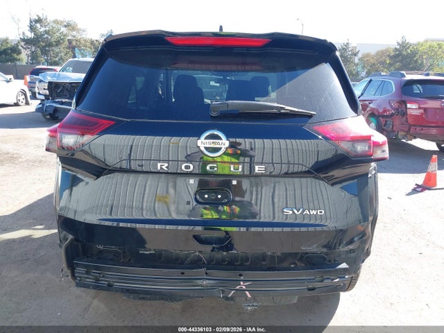 5N1AT3BB3MC815627 Nissan Rogue Sv Intelligent Awd