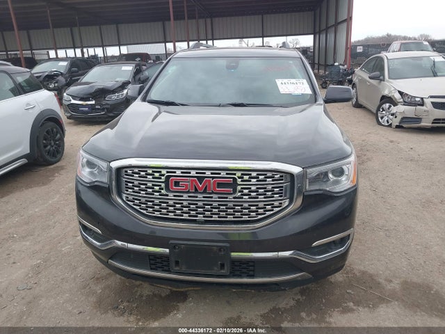 44336172 :رقم المزاد ، 1GKKNPLS8HZ157285 vin ، 2017 Gmc Acadia Denali مزاد بيع