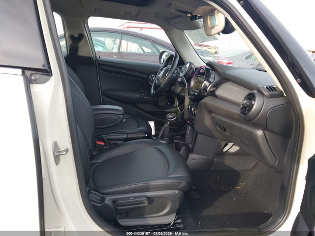 2017 MINI HARDTOP WMWXU1C5XH2E18436 Photo 4