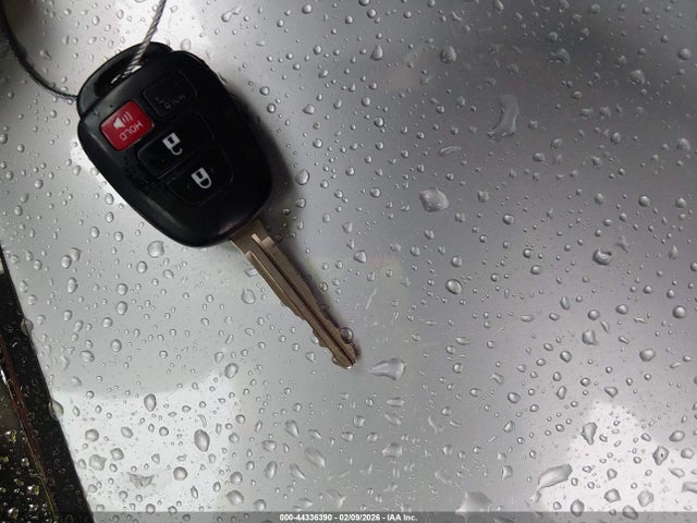 2T3WFREVXGW238493 Toyota Rav4 Xle