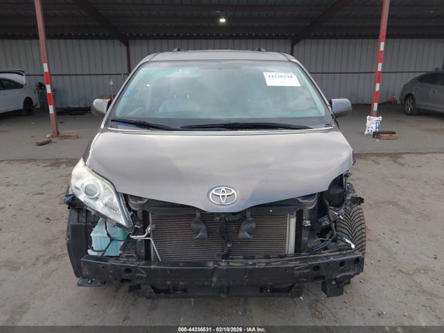 5TDYK3DC4GS727135 Toyota Sienna Xle 8 Passenger