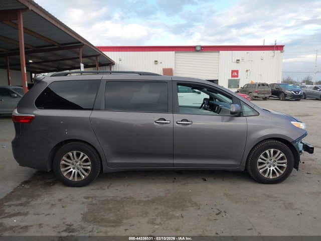 5TDYK3DC4GS727135 Toyota Sienna Xle 8 Passenger