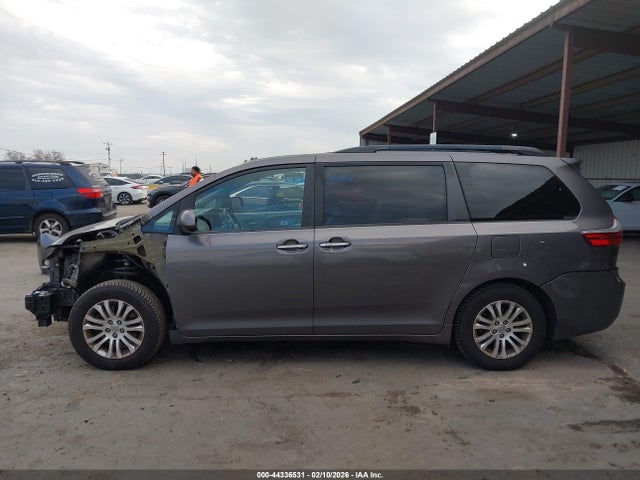 5TDYK3DC4GS727135 Toyota Sienna Xle 8 Passenger