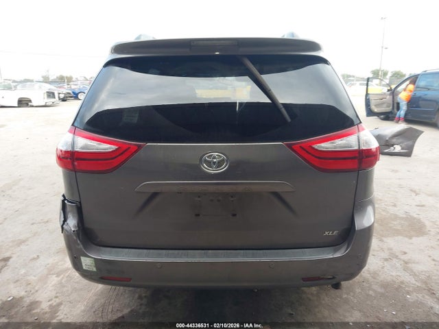 5TDYK3DC4GS727135 Toyota Sienna Xle 8 Passenger