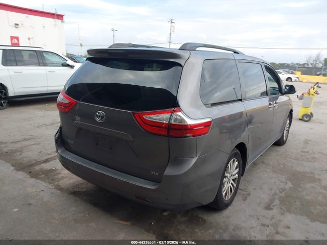 5TDYK3DC4GS727135 Toyota Sienna Xle 8 Passenger