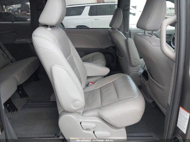 5TDYK3DC4GS727135 Toyota Sienna Xle 8 Passenger