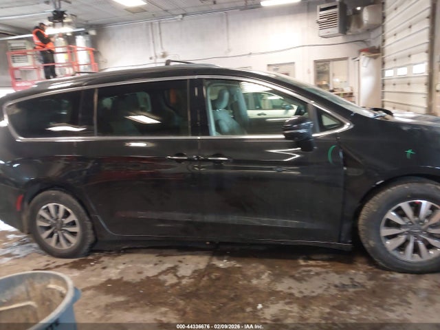 Aukcja sprzedaży 2021 Chrysler Pacifica Hybrid Touring L, vin: 2C4RC1L71MR599516, numer aukcji: 44336676