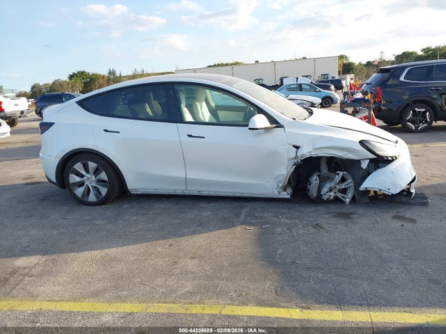 Продажа на аукционе авто 2021 Tesla Model Y Long Range Dual Motor All-wheel Drive, vin: 5YJYGAEE4MF186934, номер лота: 44336689