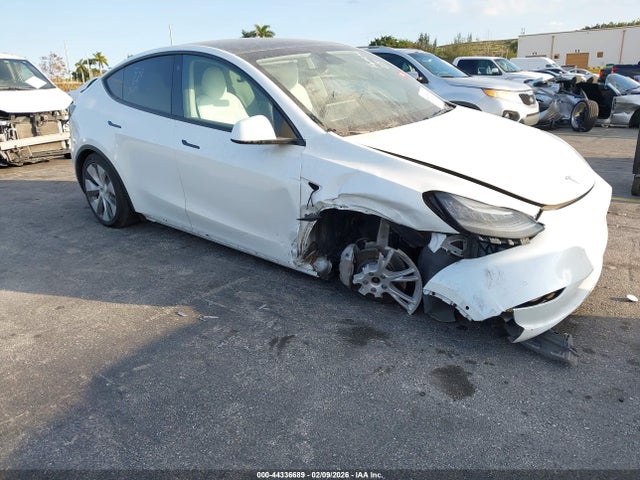 Продажа на аукционе авто 2021 Tesla Model Y Long Range Dual Motor All-wheel Drive, vin: 5YJYGAEE4MF186934, номер лота: 44336689