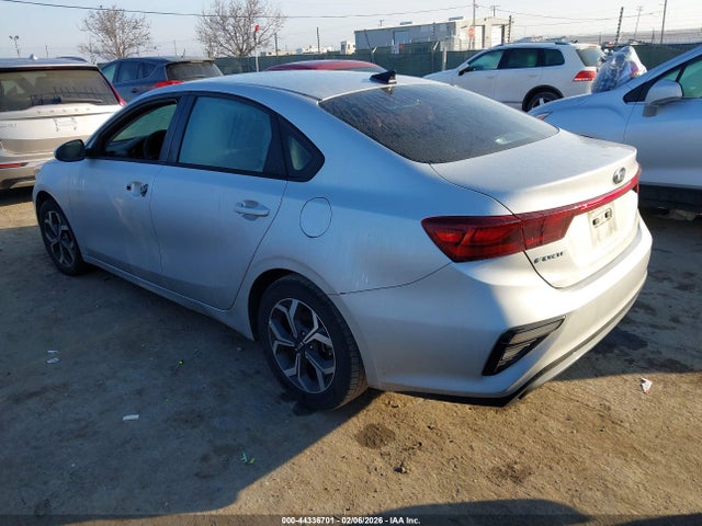 3KPF24AD8ME389805 KIA Forte Lxs