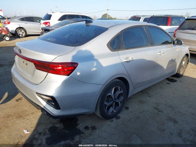 3KPF24AD8ME389805 KIA Forte Lxs