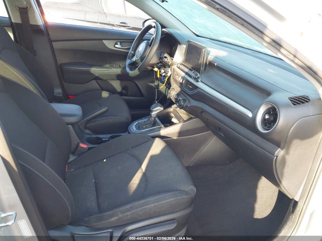 3KPF24AD8ME389805 KIA Forte Lxs