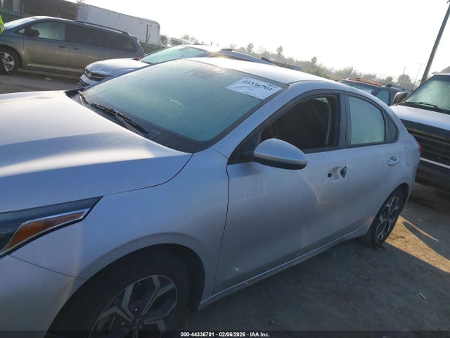 3KPF24AD8ME389805 KIA Forte Lxs