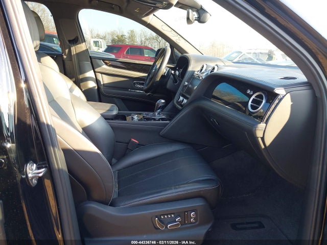 2018 BENTLEY BENTAYGA SJAAC2ZV6JC017909 Photo 4
