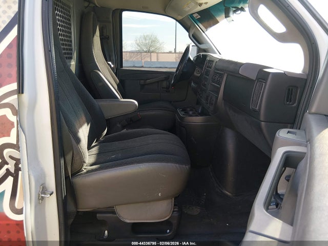 GMC Savana 2500 Work Van 2018 1GTW7AFG4J1214873 Image 5