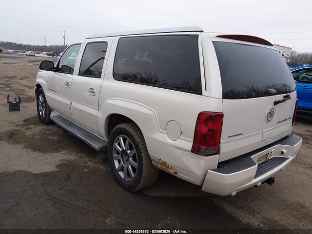 2005 CADILLAC ESCALADE ESV 3GYFK66NX5G126695 Photo 2