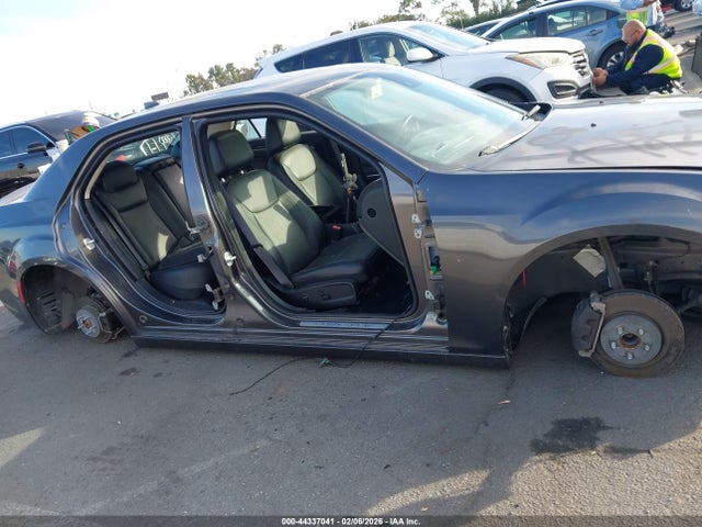 2C3CCAETXFH921907 Chrysler 300C