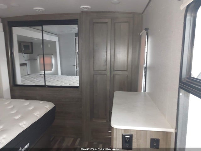 44337083 :رقم المزاد ، 4X4TRLH27N1898098 vin ، 2022 Rockwood Ct مزاد بيع