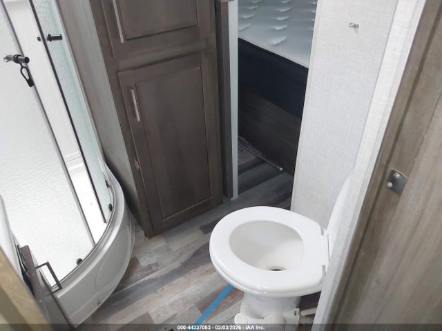 44337083 :رقم المزاد ، 4X4TRLH27N1898098 vin ، 2022 Rockwood Ct مزاد بيع