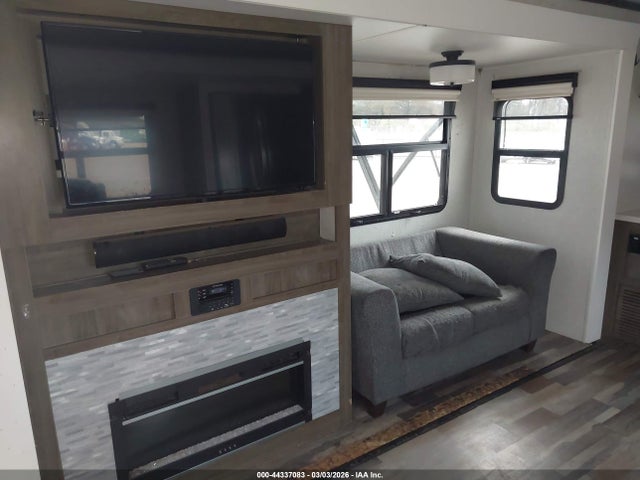 44337083 :رقم المزاد ، 4X4TRLH27N1898098 vin ، 2022 Rockwood Ct مزاد بيع