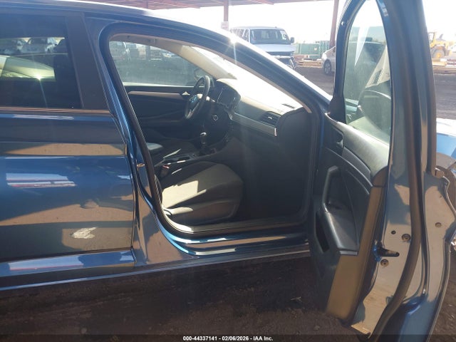 3VWN57BU6KM013140 Volkswagen Jetta 1.4t S