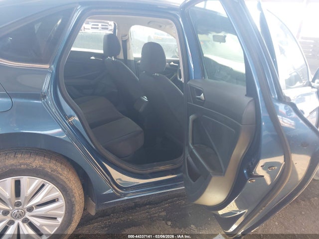 3VWN57BU6KM013140 Volkswagen Jetta 1.4t S