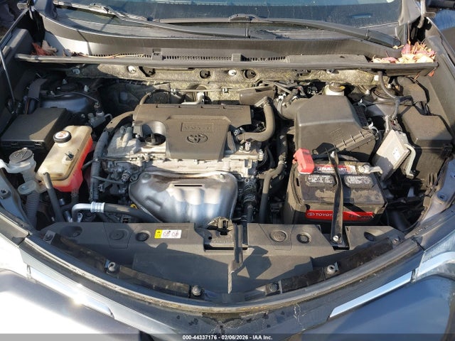 JTMBFREVXJJ741896 Toyota RAV4 LE