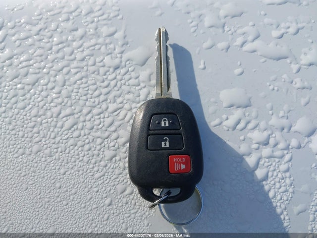 JTMBFREVXJJ741896 Toyota RAV4 LE