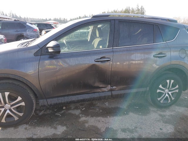 JTMBFREVXJJ741896 Toyota RAV4 LE