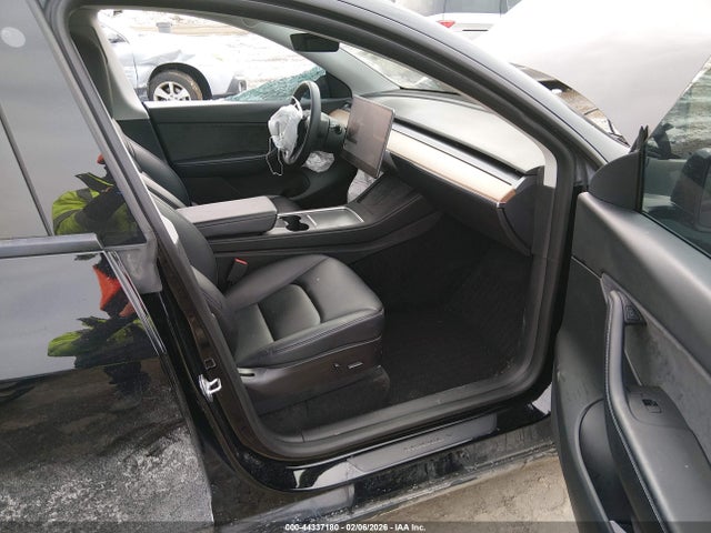 2022 Tesla Model Y Performance Dual Motor All-wheel Drive მანქანა იყიდება აუქციონზე, vin: 7SAYGDEF9NF366571, აუქციონის ნომერი: 44337180