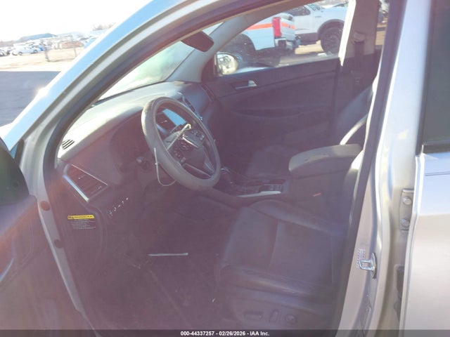 KM8J3CA26GU250936 Hyundai Tucson Limited
