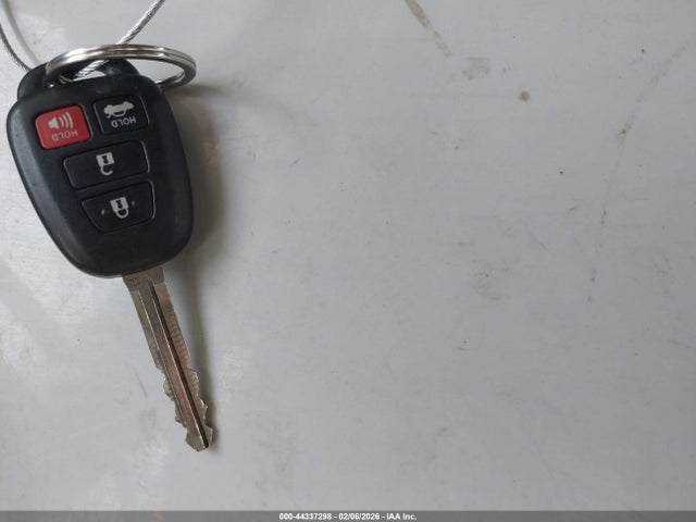 5YFBURHE6JP761009 Toyota COROLLA LE