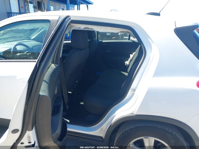 Chevrolet TRAX LS 2018 KL7CJNSB3JB605252 Image 8