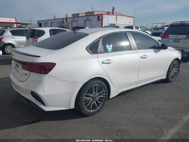3KPF54AD4NE436997 KIA Forte Gt-line