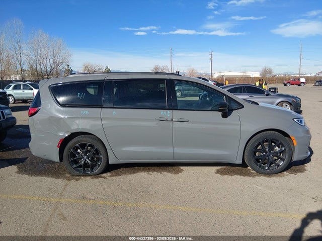 Chrysler Pacifica Limited 2025 2C4RC1GG6SR552571 Image 13