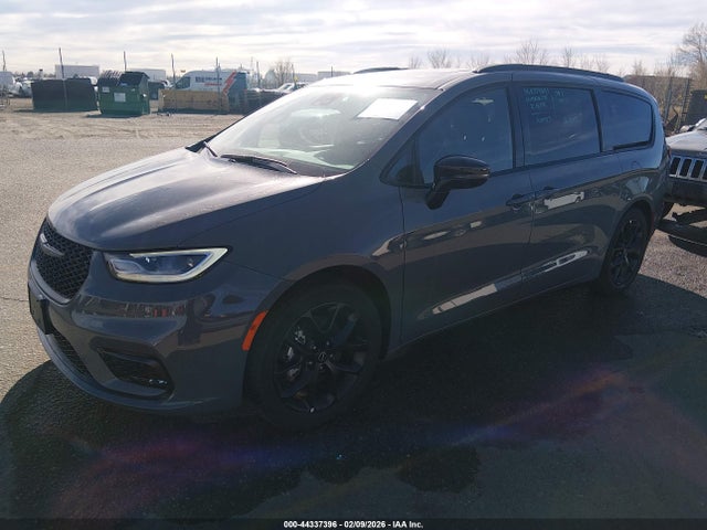 Chrysler Pacifica Limited 2025 2C4RC1GG6SR552571 Image 2