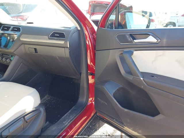 Продажа на аукционе авто 2018 Volkswagen Tiguan 2.0t Se/2.0t Sel, vin: 3VV2B7AX9JM029567, номер лота: 44337402