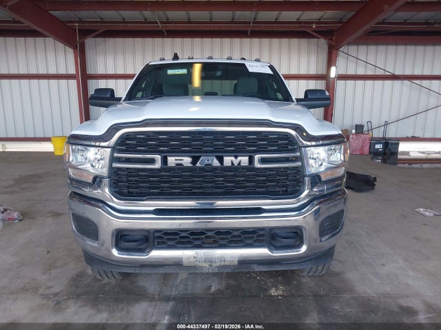 3C6UR5DJ8NG435866 RAM 2500 Big Horn 4x4 6&#039;4 Box