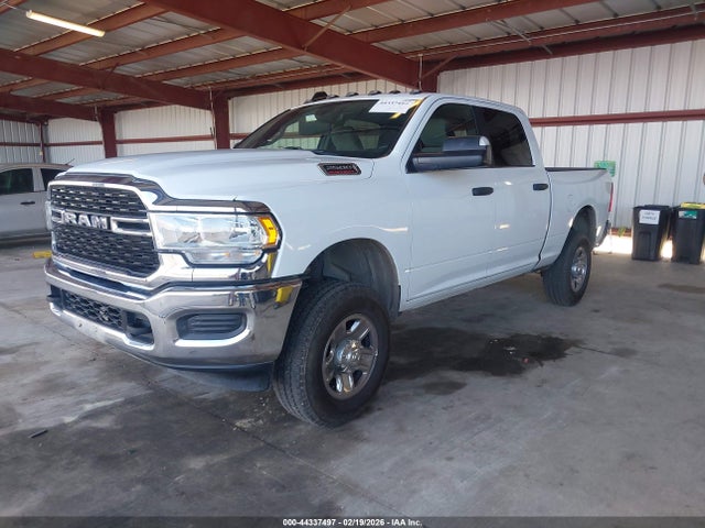 3C6UR5DJ8NG435866 RAM 2500 Big Horn 4x4 6&#039;4 Box