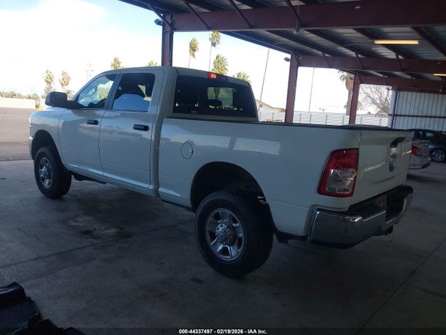3C6UR5DJ8NG435866 RAM 2500 Big Horn 4x4 6&#039;4 Box