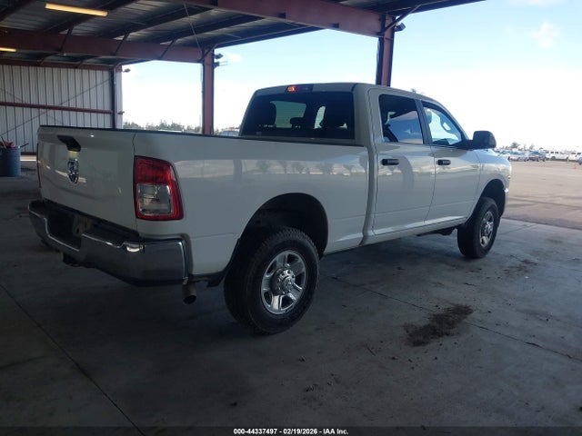 3C6UR5DJ8NG435866 RAM 2500 Big Horn 4x4 6&#039;4 Box