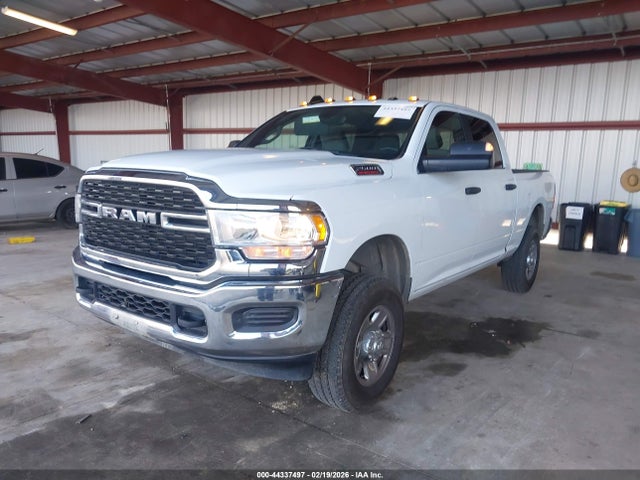 3C6UR5DJ8NG435866 RAM 2500 Big Horn 4x4 6&#039;4 Box