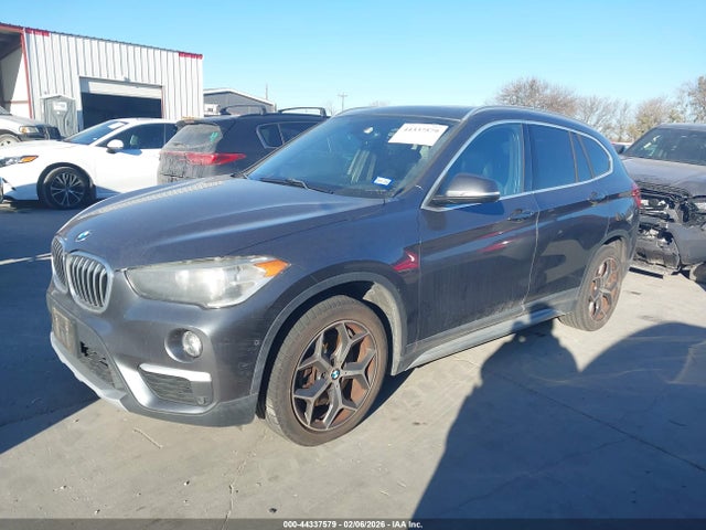 2018 BMW X1 WBXHT3C36J5L28824 Photo 1