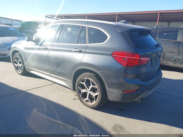 2018 BMW X1 WBXHT3C36J5L28824 Photo 2