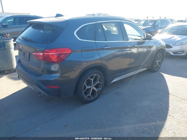 2018 BMW X1 WBXHT3C36J5L28824 Photo 3