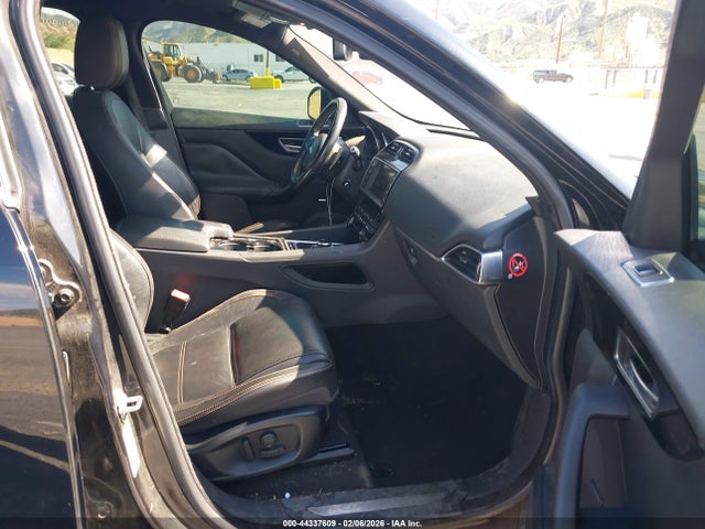 2017 JAGUAR F-PACE SADCK2BV8HA079357 Photo 4